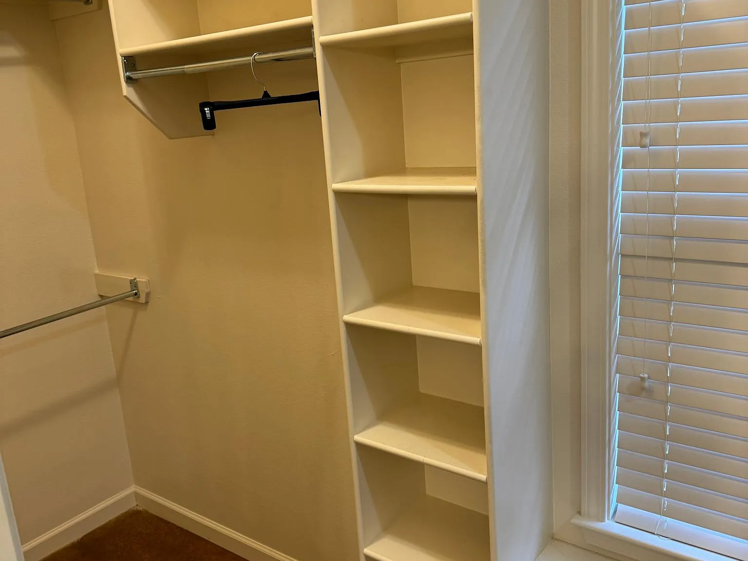 1380 Sena Dr — Photo 3