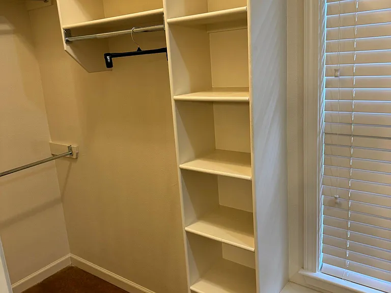 1380 Sena Dr — Photo 3