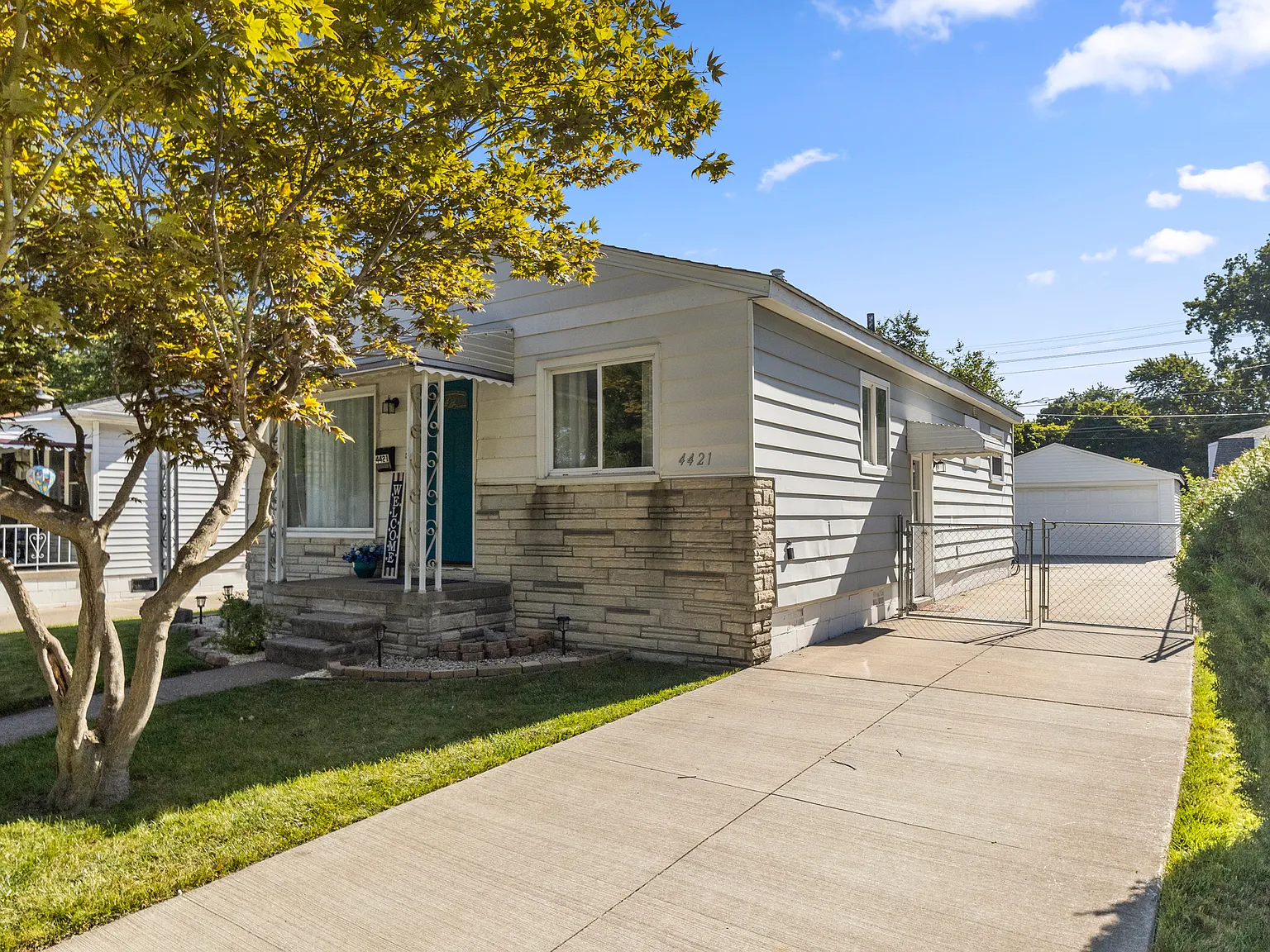 3 bed, 936 sqft, $1,700 — Photo 4