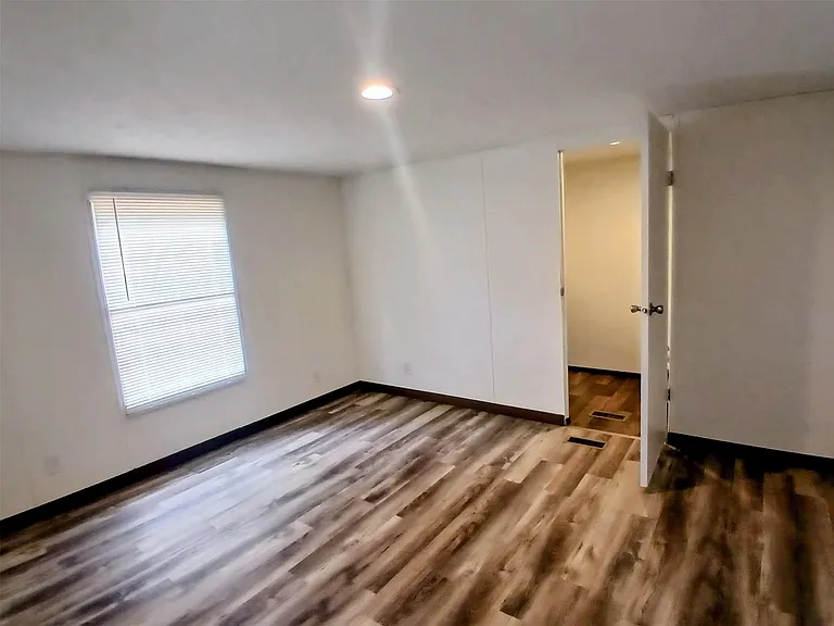 715 Windwood Dr — Photo 12