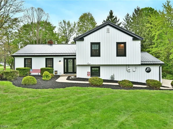 8093 S Park Dr, Garrettsville, OH 44231
