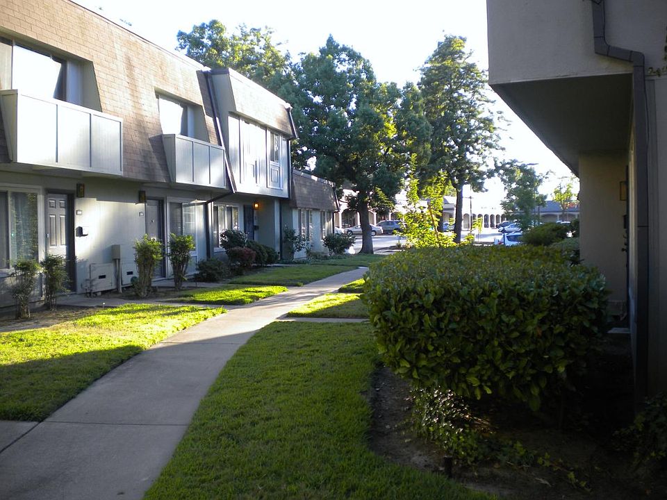 1st image of 8809 Salmon Falls Dr Unit E