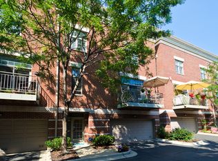 1060 W Chestnut St, Chicago, IL 60642