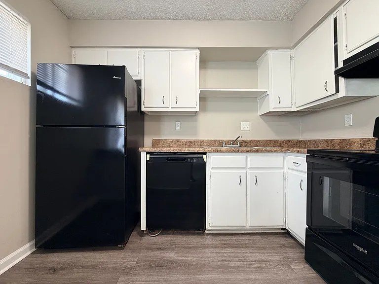 3450 Spottswood Ave — Photo 5