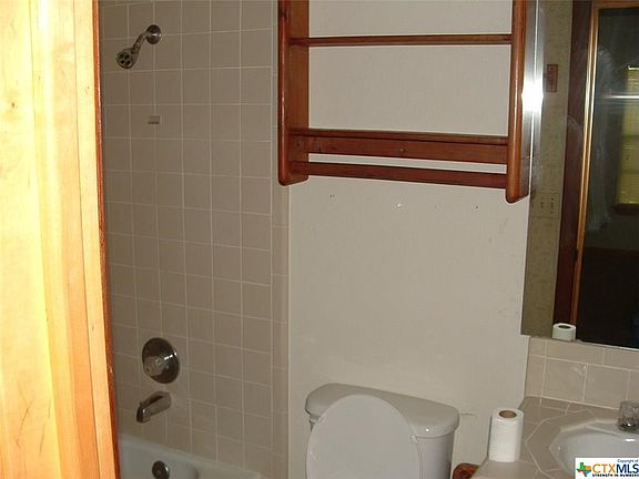 5th image of 105 Elm Hill Ct