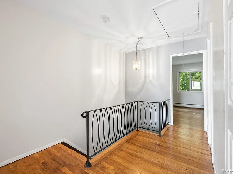 78 Roosevelt Dr — Photo 8