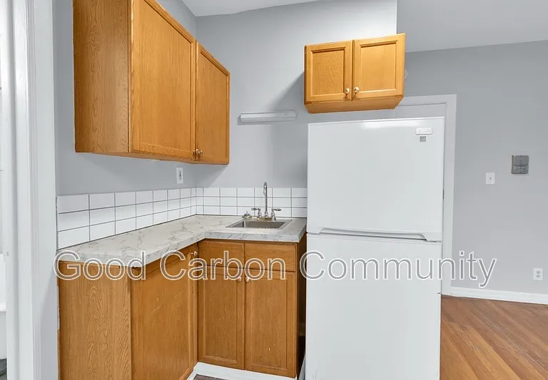 131 Allen St #7 — Photo 6