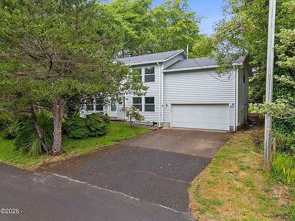 2nd image of 2885 NE 35th St