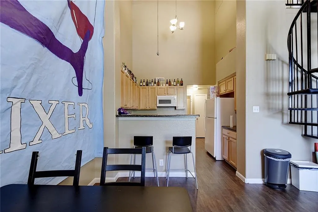 4 bed, 1460 sqft, $2,795 — Photo 4