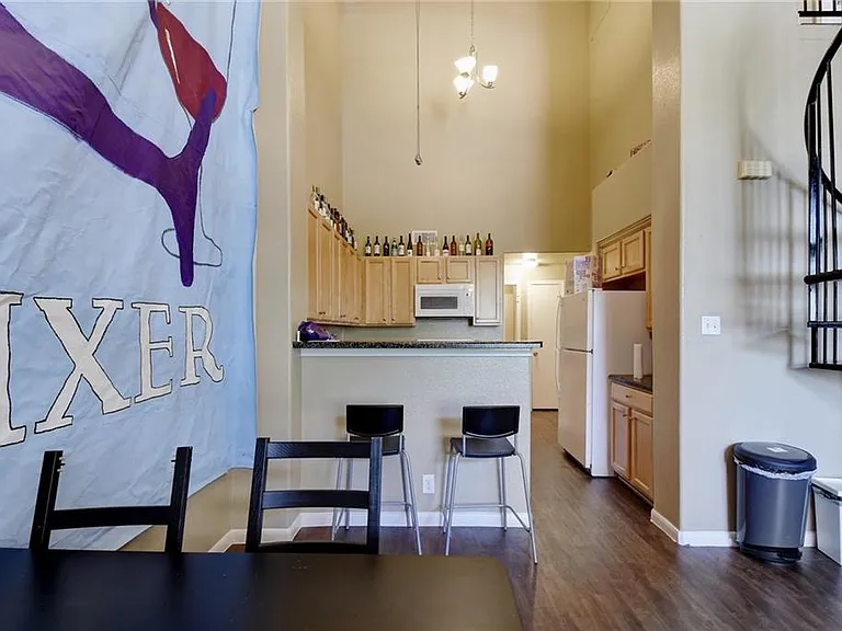 2606 Salado St #402 — Photo 4