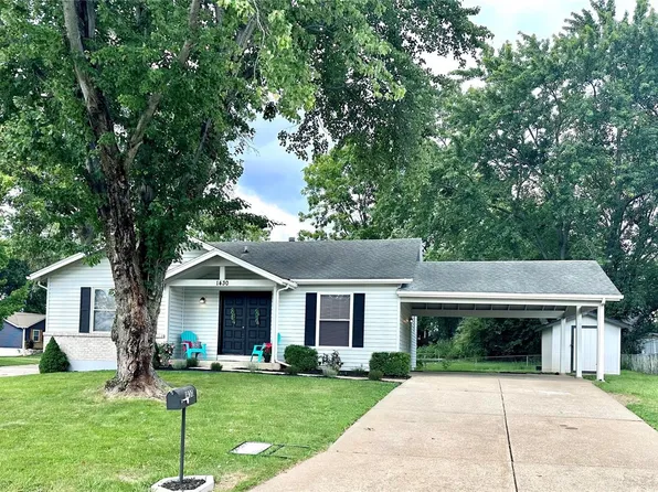 1430 Saint Gregory Ln, Saint Charles, MO 63304