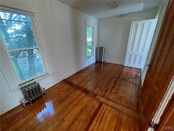 4th image of 532 Winton St #34