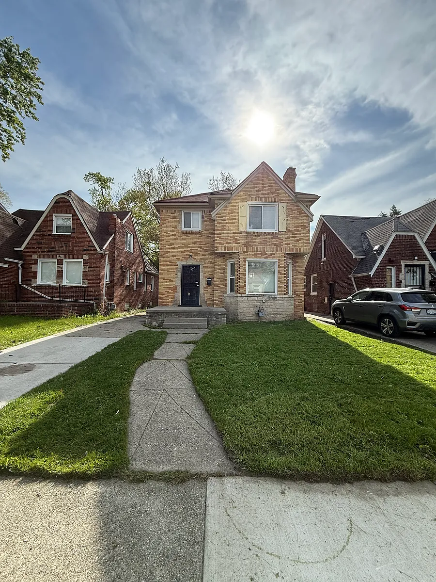 Building Photo - 14800 Woodmont Ave