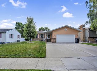 1810 Sioux St, Williston, ND 58801