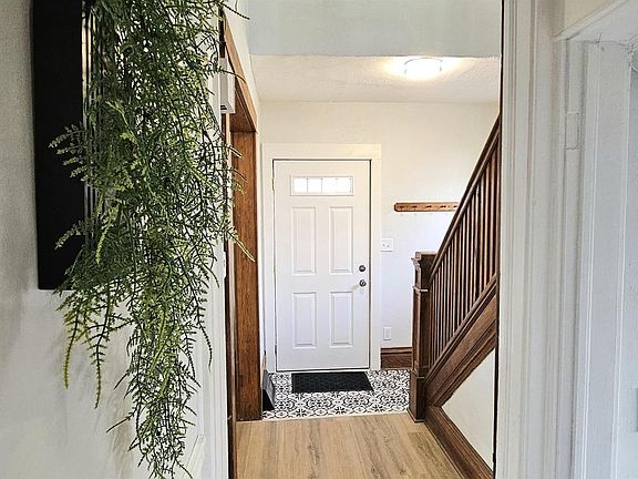 4th image of 1151 Oak Street