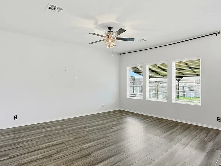 12611 Auriga — Photo 15