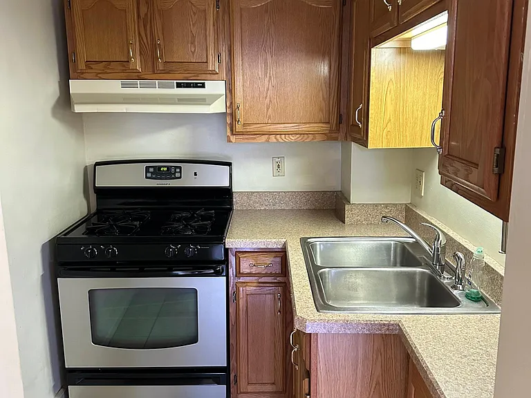 31 S Lake Ave #3 — Photo 8