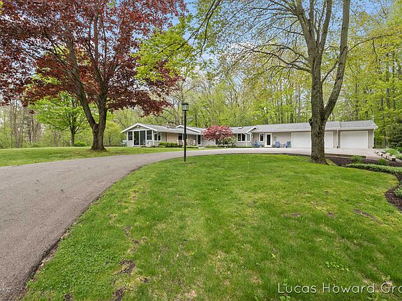 5th image of 5826 Grand River Dr NE