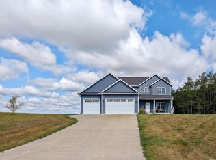 11608 Maple Ridge Dr, Middlebury, IN 46540