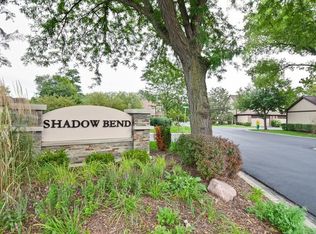 317 Shadowbend Dr, Wheeling, IL 60090