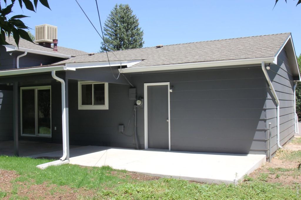 1209 Village Ln