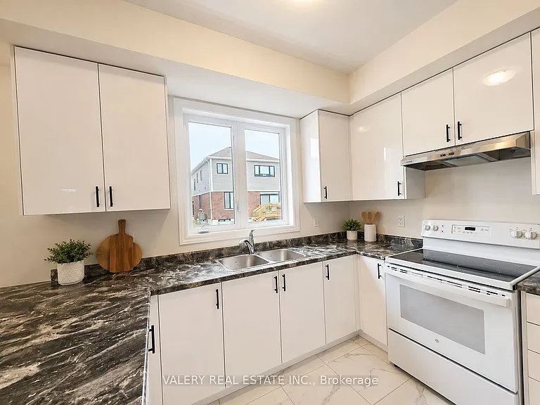22 Hylton Dr — Photo 3