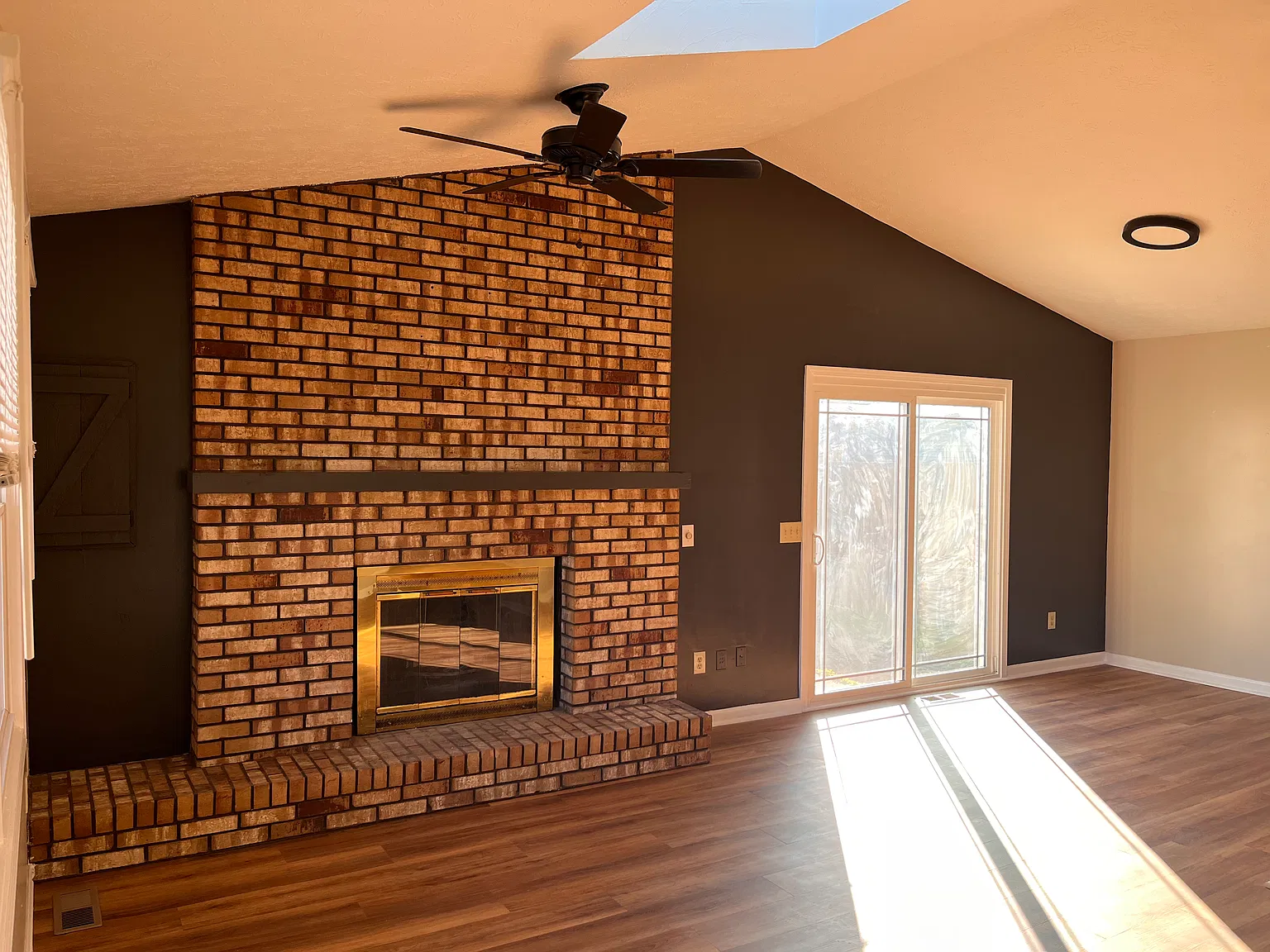 3 bed, 1056 sqft, $1,595 — Photo 2