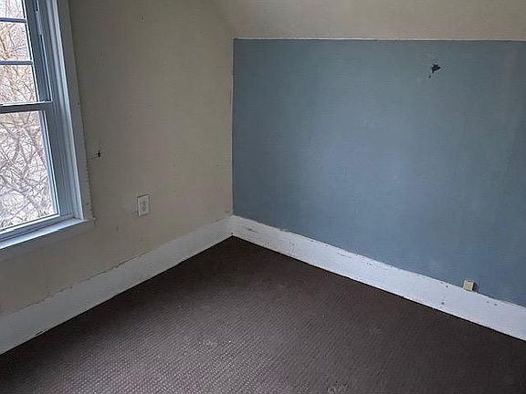 4th image of 321 S Main St