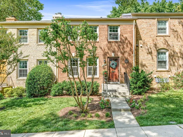 3122 Barnard Ct, Fairfax, VA 22031