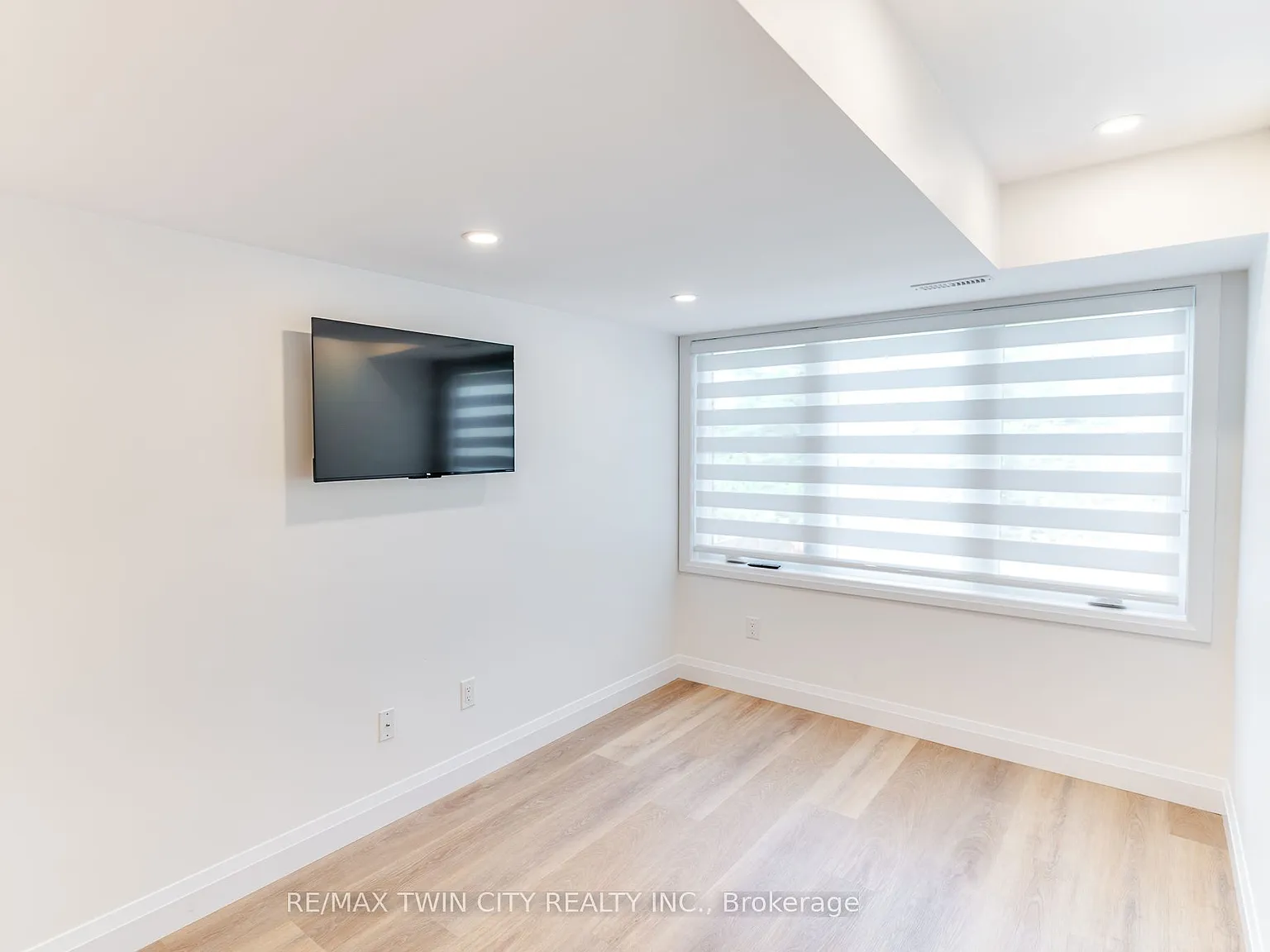 3 bed, $2,300 — Photo 4