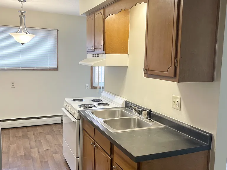 Oak Hills Apartments — Photo 16