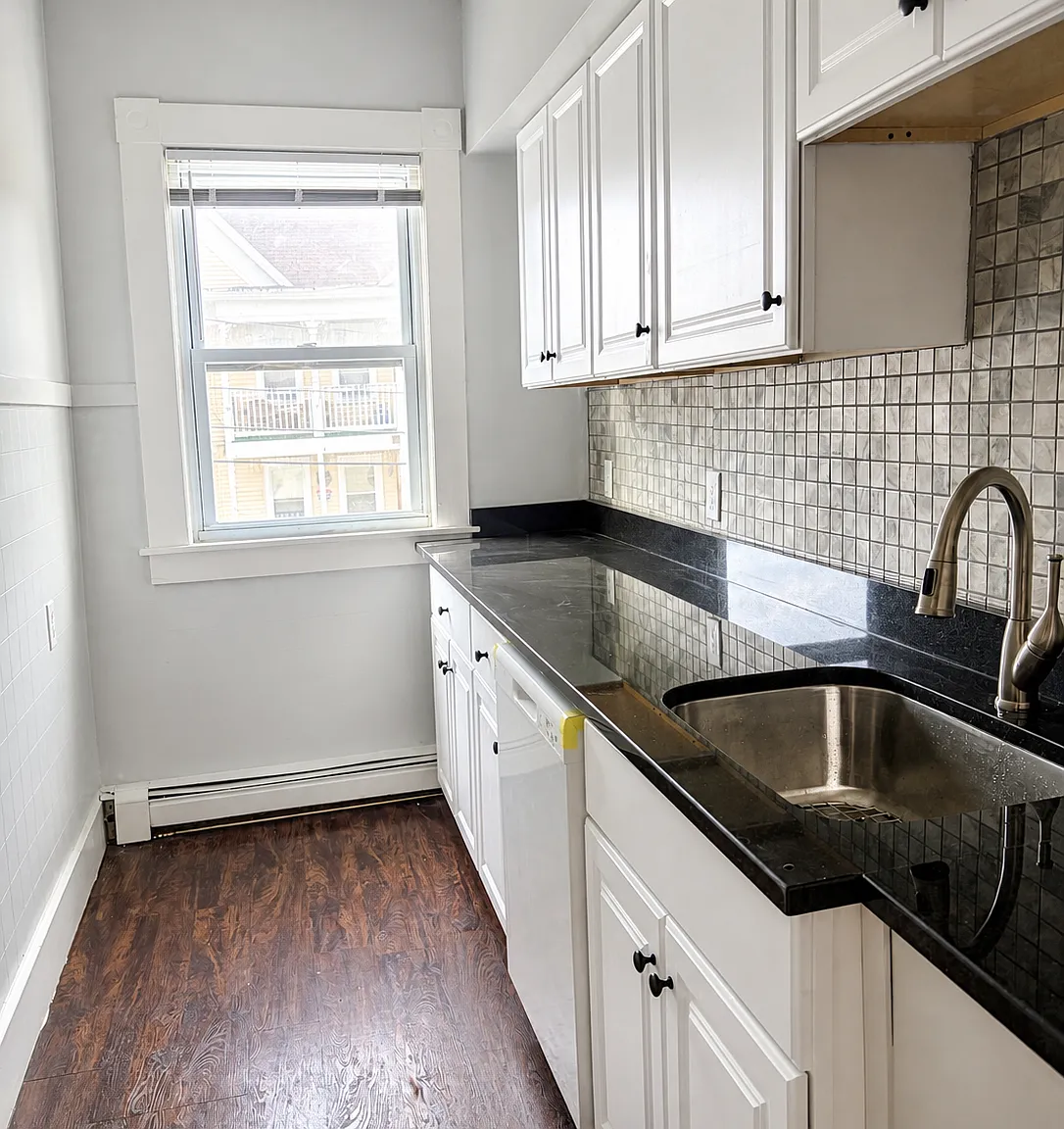 3 bed, 1300 sqft, $2,500 — Photo 4