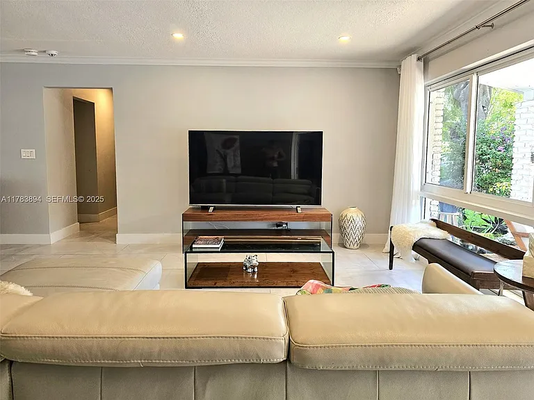 3602 NE 18th Ave — Photo 3
