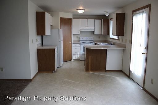 4th image of 819 Comstock Cir