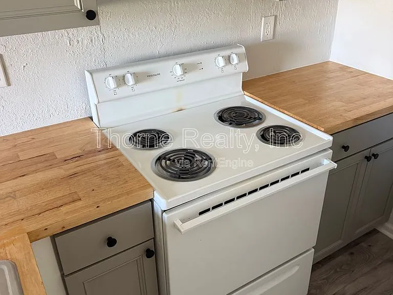 1117 E Grand Ave — Photo 10