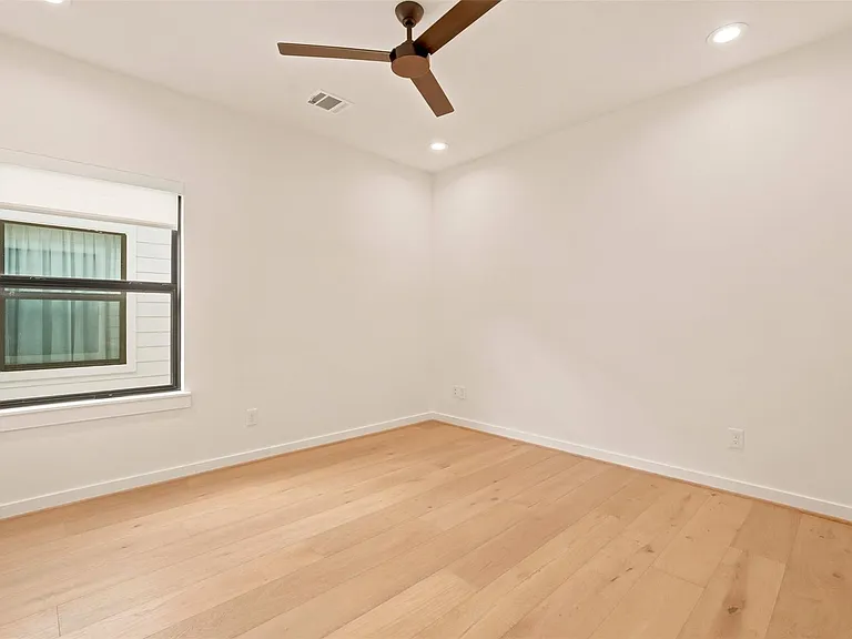 1435 Lawrence St — Photo 21