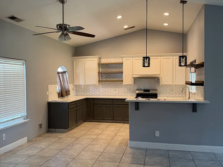 426 Wawona Ct — Photo 4