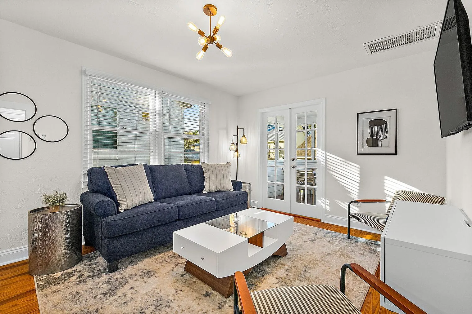 2 bed, 2.0 bath, 893 sqft, $3,367 — Photo 1