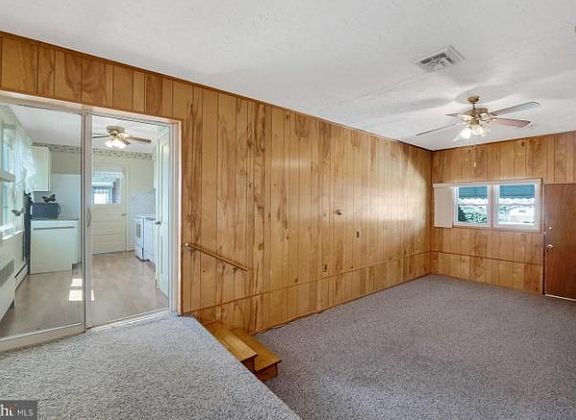 5th image of 617 Beach Dr