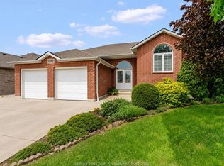 1082 Monarch Meadows Dr, Lakeshore, ON N8L 0V7