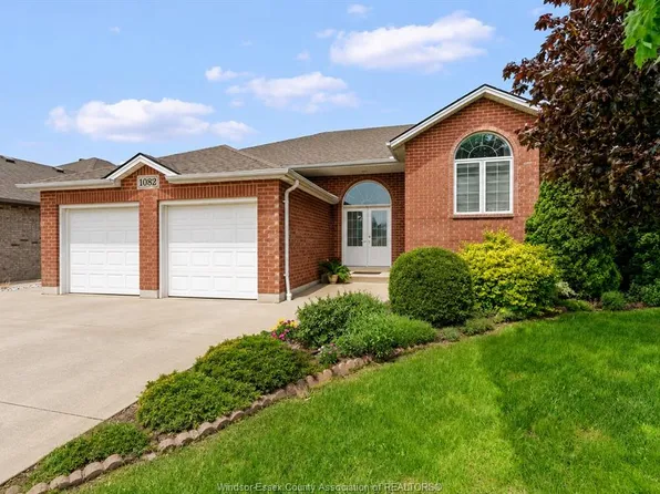 1082 Monarch Meadows Dr, Lakeshore, ON N8L 0V7