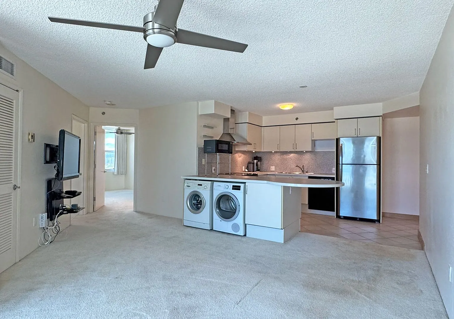 Spacious 2BR/2BA at One Archer Lane with Central AC — Photo 2