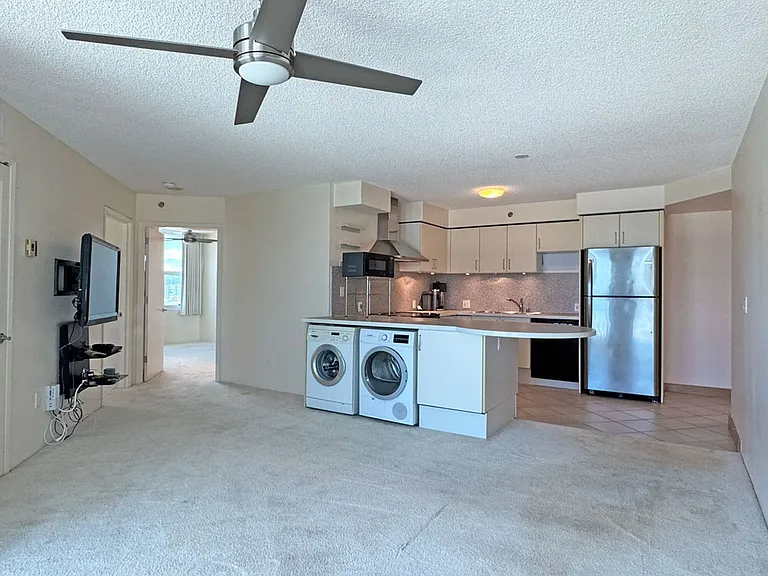 801 King St #1704 — Photo 2