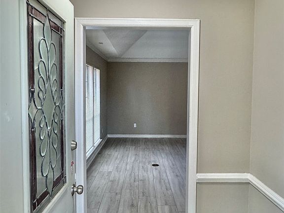 4th image of 1620 Queen Elizabeth Ct
