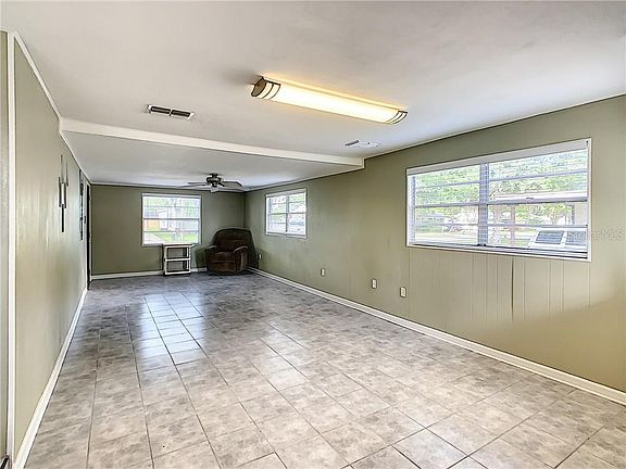 5th image of 124 NW 10th Dr