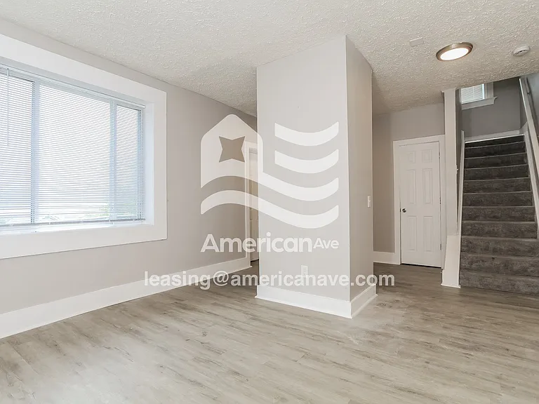 549226_003_wm_-_living_room_13137125.jpg