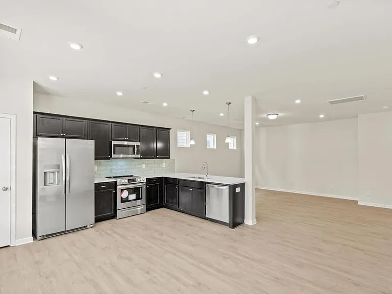 222 Emmett Dr — Photo 12
