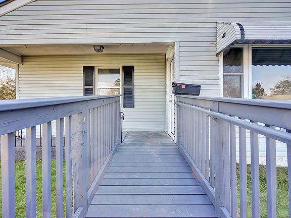 5th image of 18 Sweet William Ct