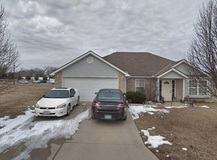 102 NW Michael Dr, Grain Valley, MO 64029