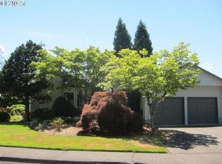 494 NE Hillwood Dr, Hillsboro, OR 97124